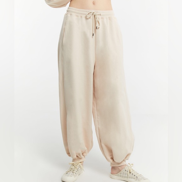 Lattelier Tan High-Waisted Drawstring Pipe-Shaped Jogger Size Medium Brand New - Picture 3 of 16